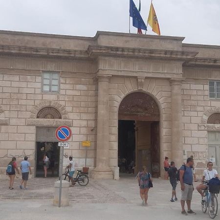 Casa Vacanza Spiaggia Praia Favignana Exterior foto